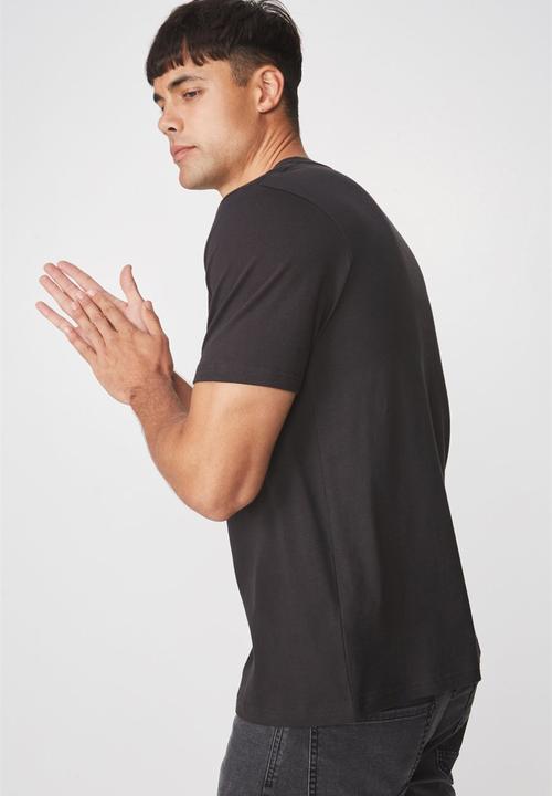 Cotton On - Tbar Queen into the light collaboration tee - black