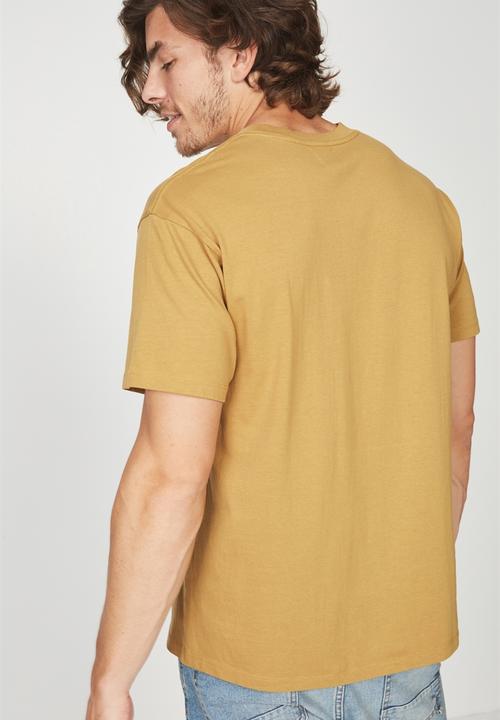 Cotton On - Dylan oversized square pocket tee - brown 