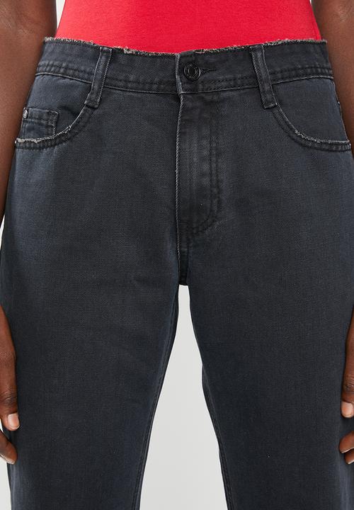 Missguided - Wrath mid rise straight leg clean cut hem jeans - black