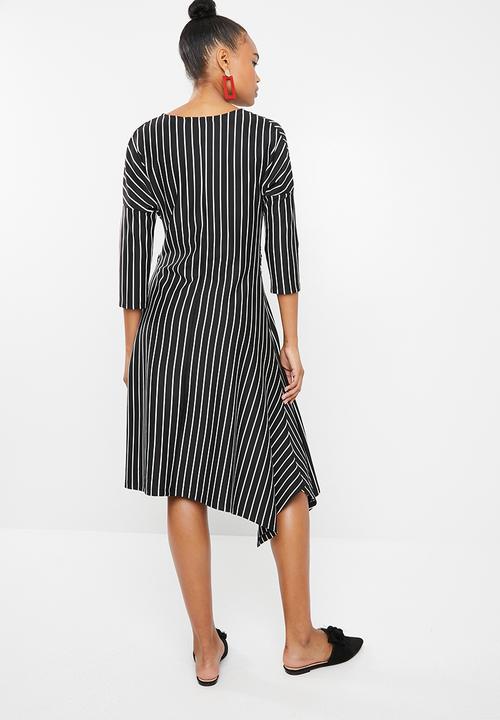 Superbalist - Twist front midi dress - black & white