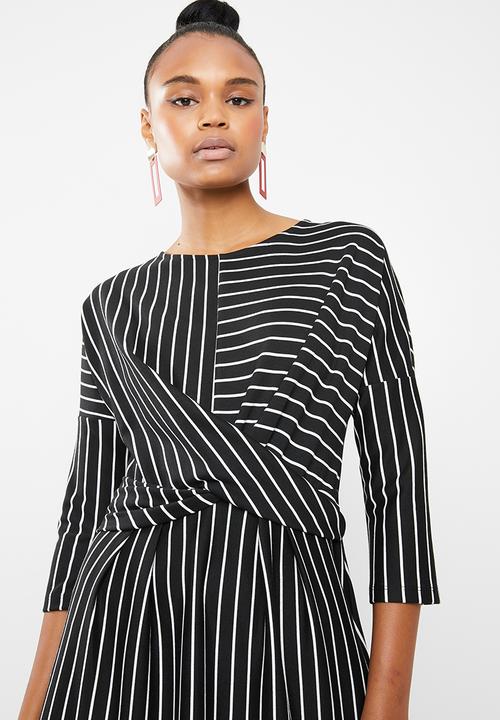 Superbalist - Twist front midi dress - black & white