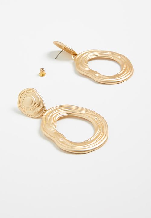 Superbalist - Hammered metal statement earrings - gold