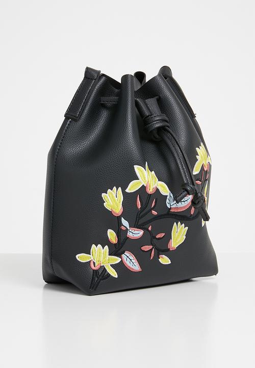 Superbalist - Embroidered bucket bag - black
