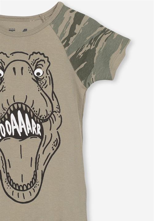 Cotton On - Angus boys short sleeve raglan pyjama set - taupe