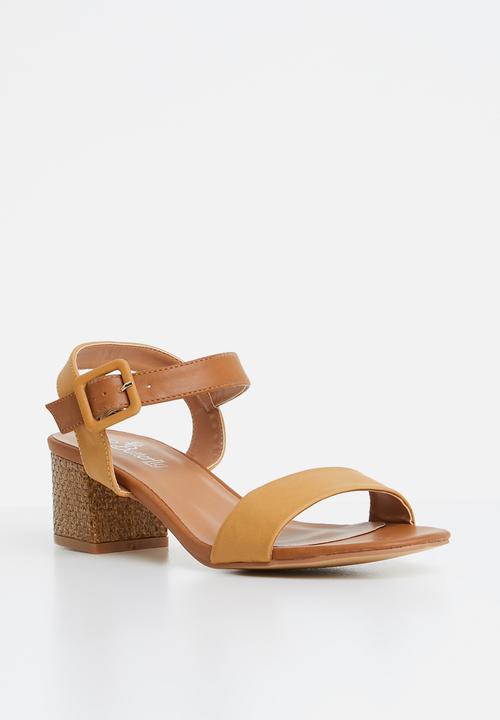 Butterfly Feet - Ankle strap heels - tan