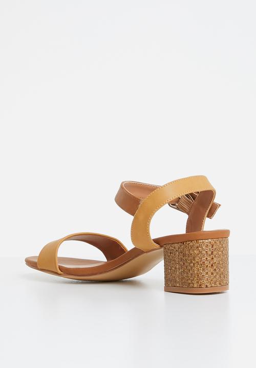 Butterfly Feet - Ankle strap heels - tan