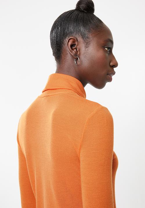 Vero Moda - Jakuri long sleeve roll neck top - orange