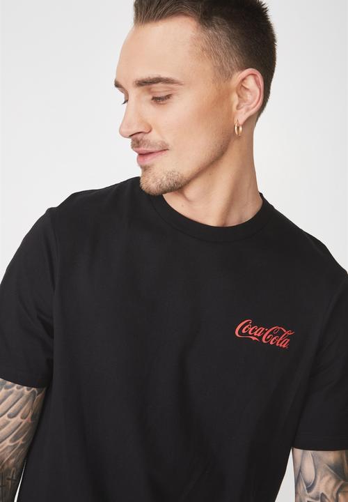 Cotton On - Coke-worldwide t-bar collaboration tee - black
