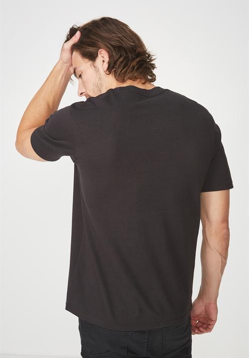 Cotton On - Raw footage t-bar collaboration tee - black