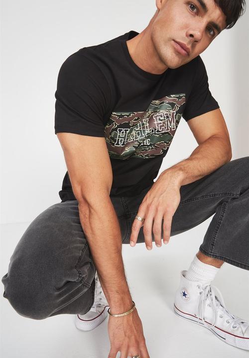 Cotton On - Active NYC-camo print graphic tee - black