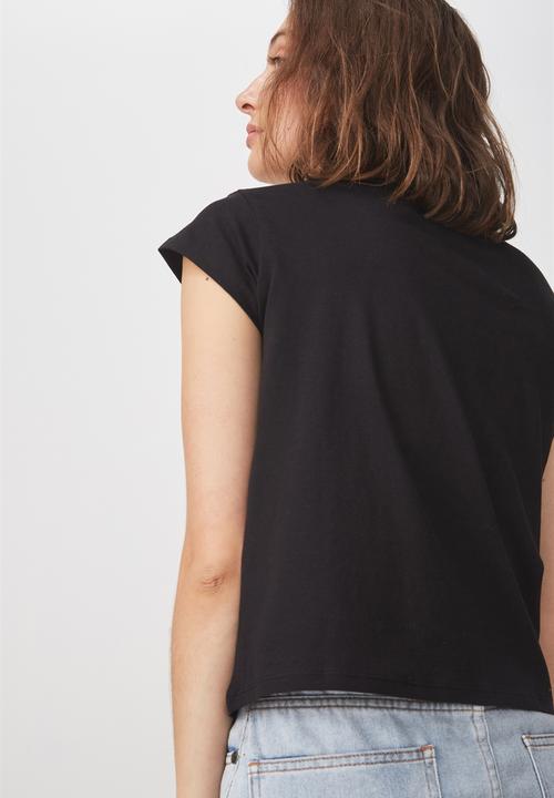 Cotton On - Tbar Rachael graphic lager tee - black