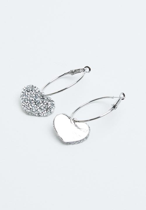 Joy Collectables - Heart diamante earrings - silver