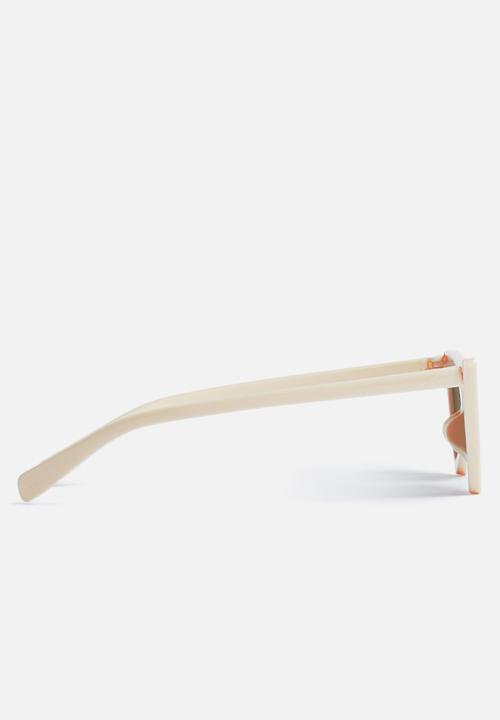 Superbalist - Winged cat eye sunglasses - cream