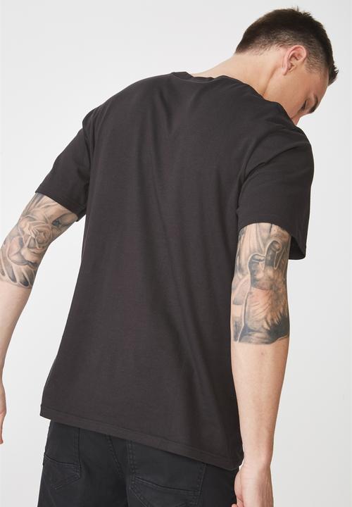 Cotton On - Ice cube-wanted tbar collaboration - black