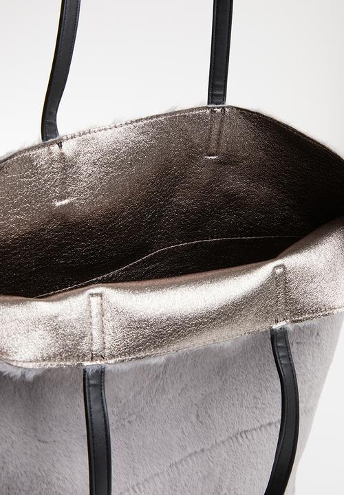 New Look - Oversized faux fur tote - grey & black 