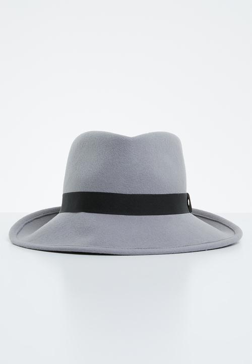 grey fedora hat