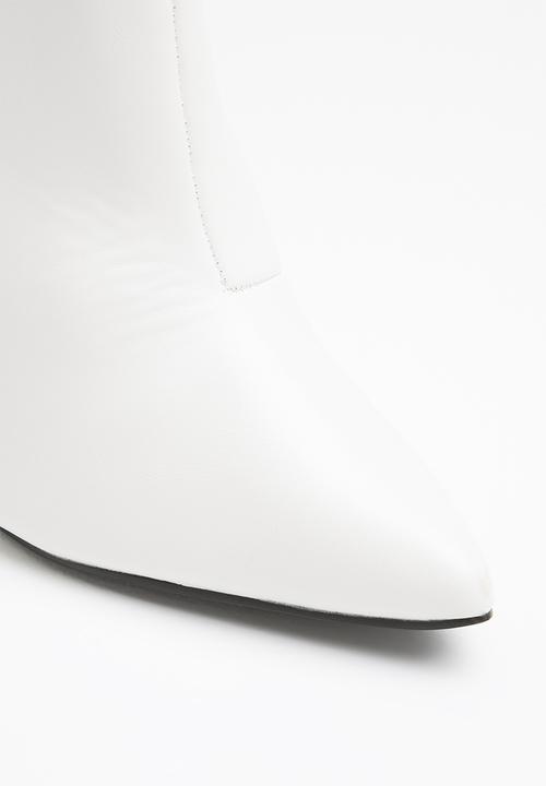Public Desire - Adorn slouched heeled ankle boot - white 