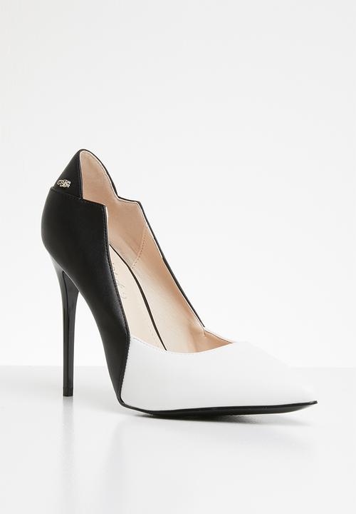 Miss Black - Court pointed toe heel - black & white