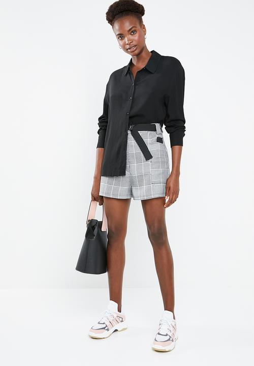 Superbalist - Belted check shorts  - black & white 