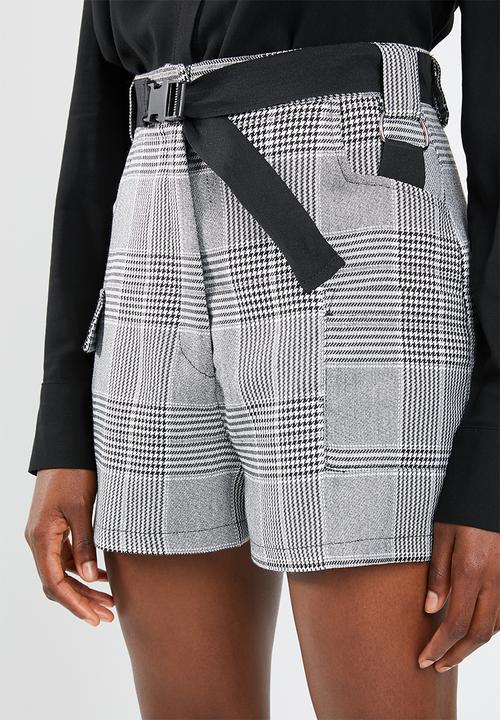 Superbalist - Belted check shorts  - black & white 