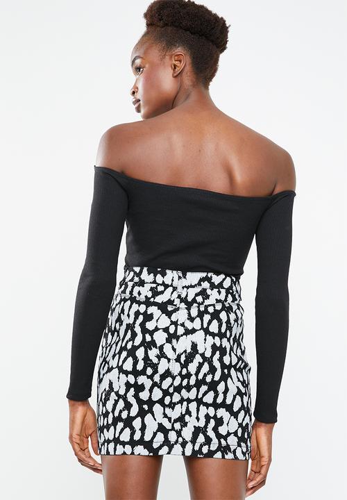 Missguided - Button front long sleeve rib bodysuit - black 