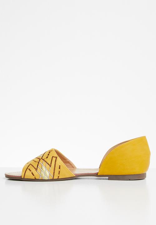 Jada - Tribal embroidered sandal - mustard