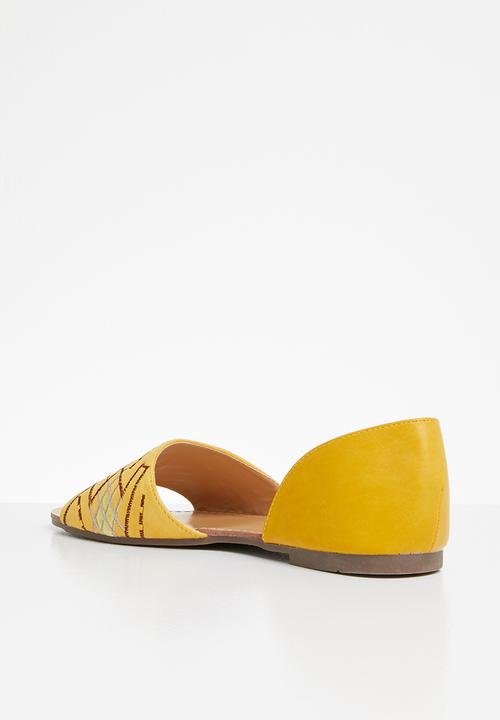 Jada - Tribal embroidered sandal - mustard