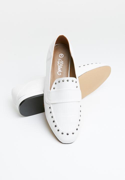 Miss Black - Unique loafer - white