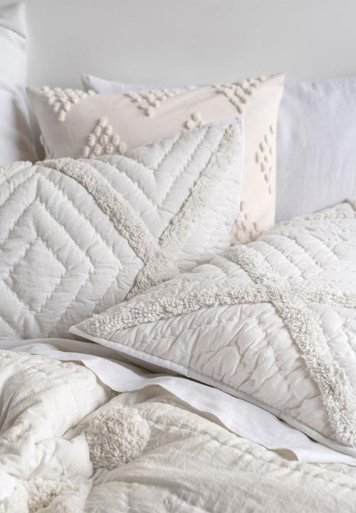 Linen House - Anzar coverlet - white