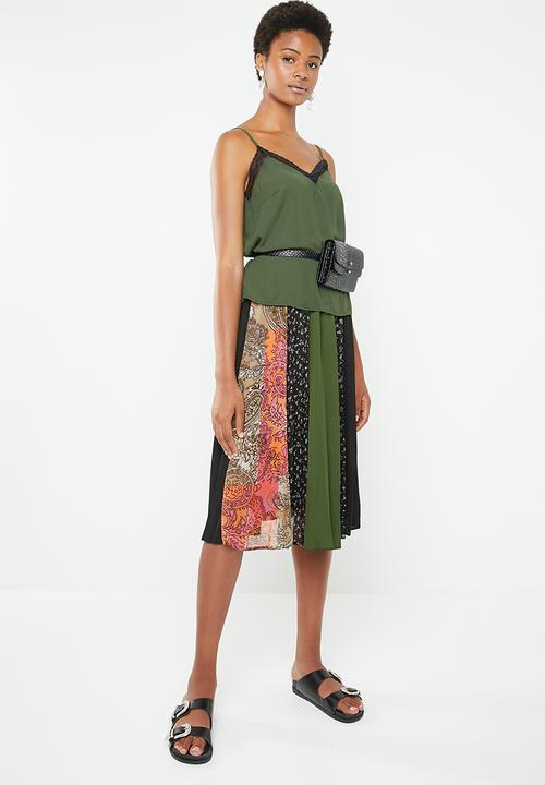 Superbalist - Cami with lace trim - green & black