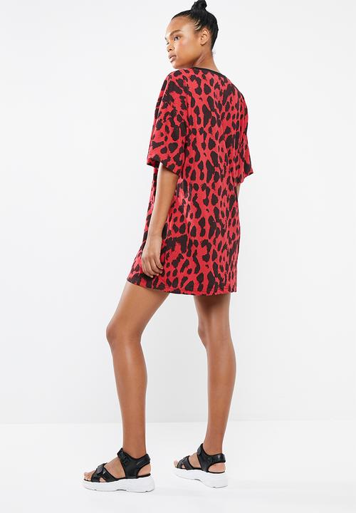 Missguided - Oversized T-shirt dress leopard - red