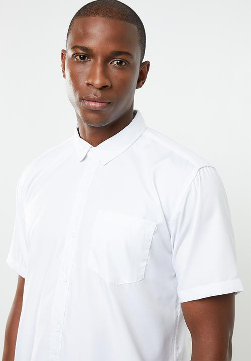 STYLE REPUBLIC - Essential slim fit short sleeve shirt - white