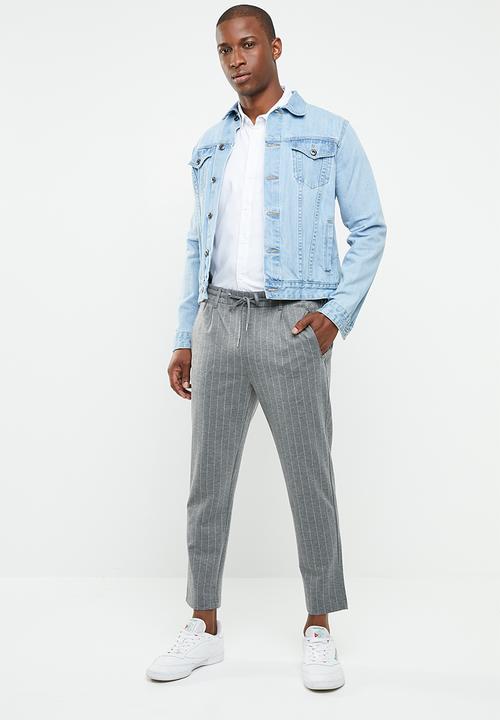 STYLE REPUBLIC - Essential slim fit short sleeve shirt - white