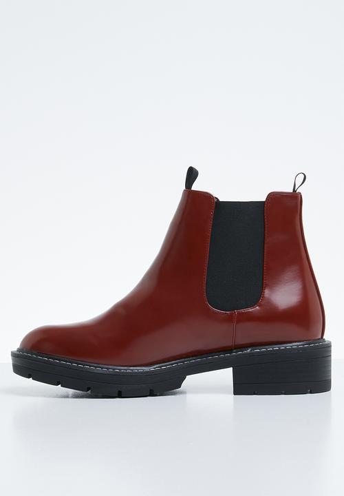 Public Desire - Meadow flat chelsea boot - red