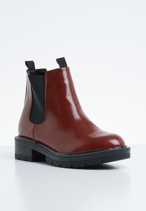 Public Desire - Meadow flat chelsea boot - red