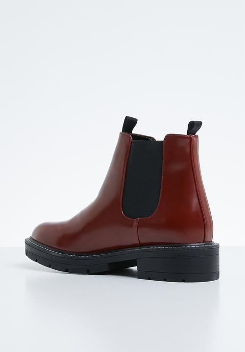 Public Desire - Meadow flat chelsea boot - red