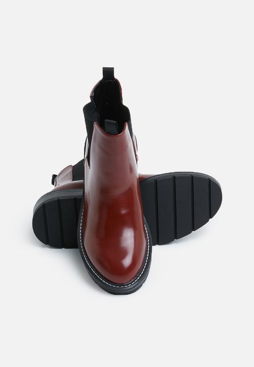 Public Desire - Meadow flat chelsea boot - red