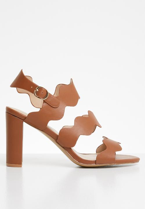 Plum - Laser cut heel - tan