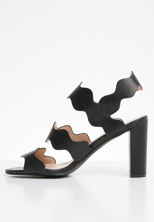 Plum - Laser cut heel - black