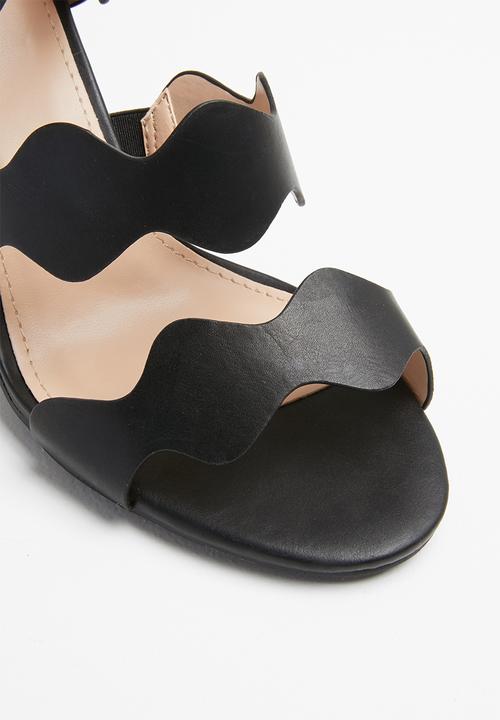 Plum - Laser cut heel - black