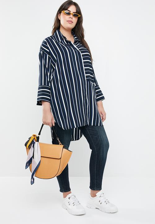 STYLE REPUBLIC PLUS - Longer length stripe shirt - navy & white 