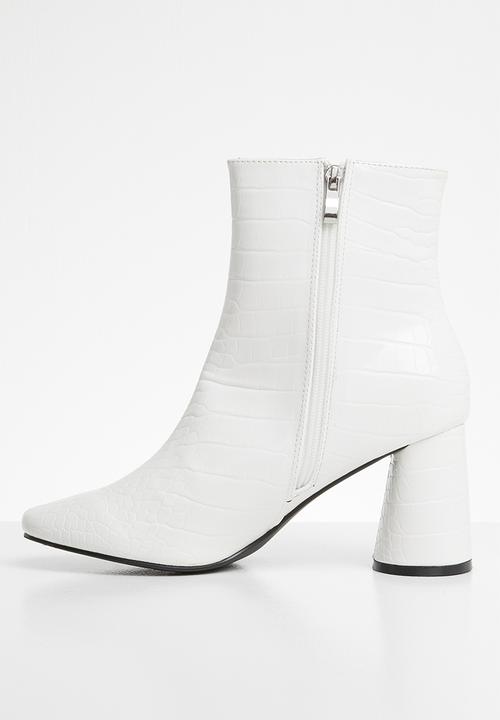 Public Desire - Bronte round block heel ankle boot - white 
