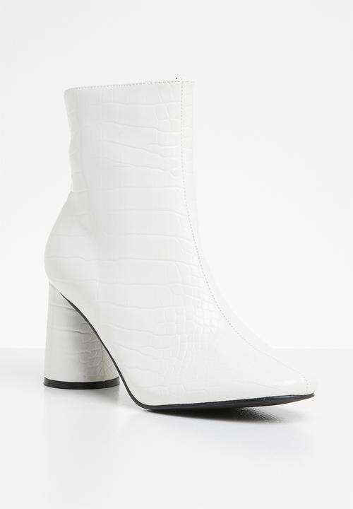 Public Desire - Bronte round block heel ankle boot - white 