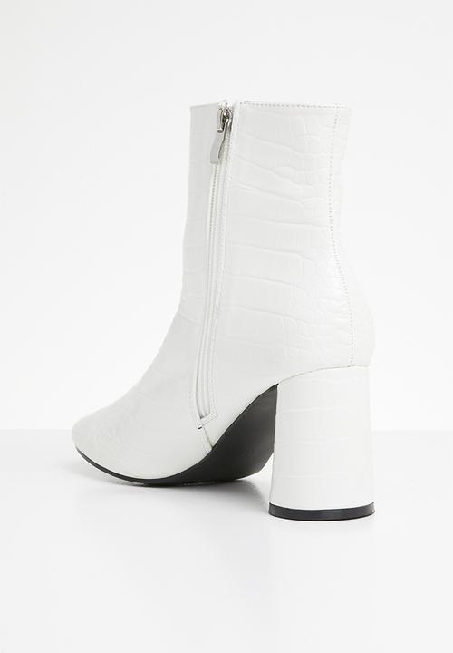 Public Desire - Bronte round block heel ankle boot - white 