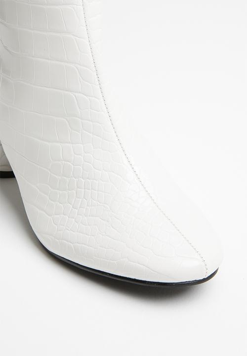 Public Desire - Bronte round block heel ankle boot - white 