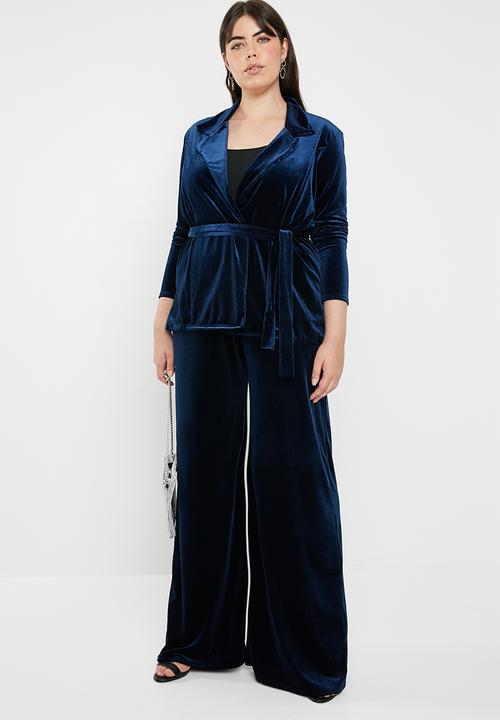 Missguided - Curve velvet belted jacket - navy