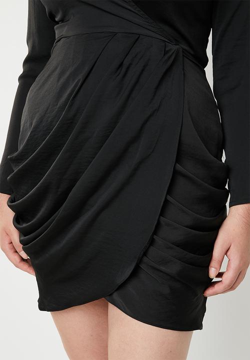 Missguided - Curve satin wrap over ruched side dress - black