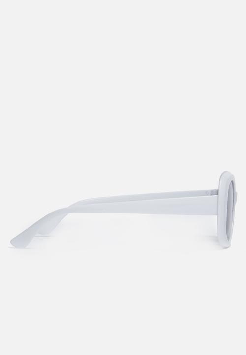 Superbalist - Josie oversized sunglasses - white