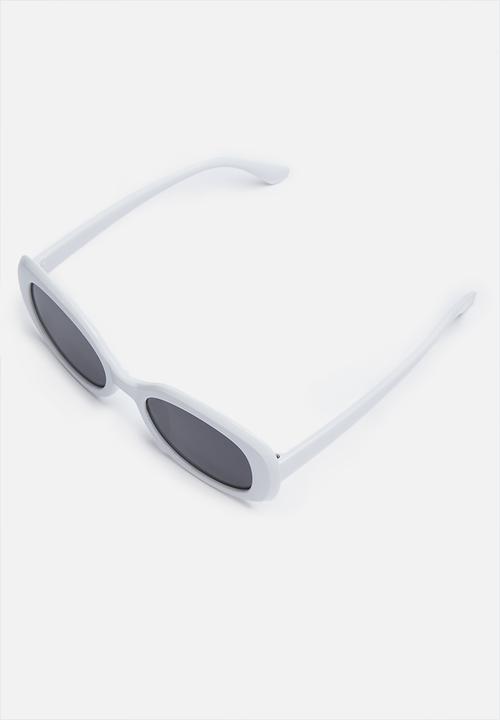 Superbalist - Josie oversized sunglasses - white