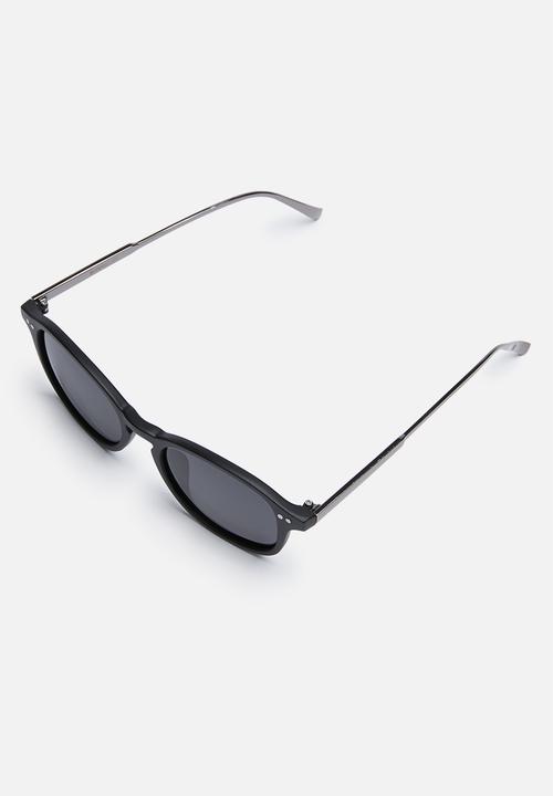 Superbalist - Arkie sunglasses - matt black